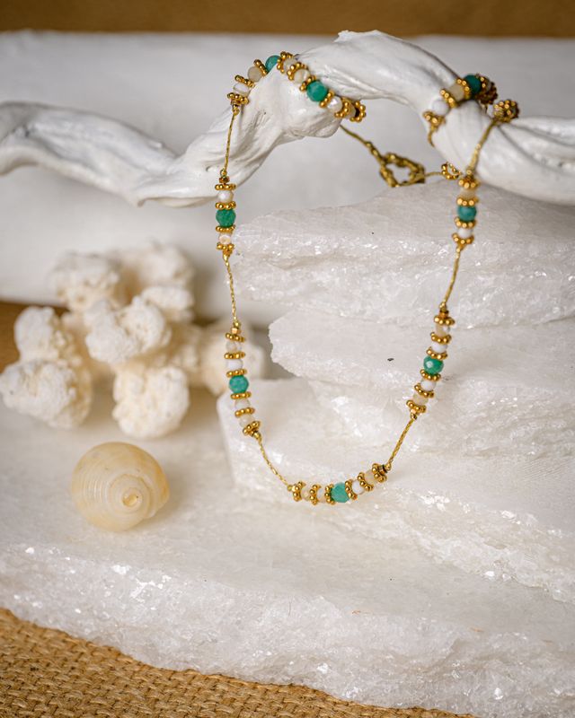 Mother of Pearls very short necklace