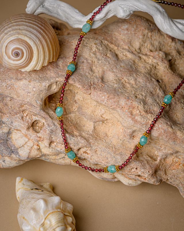Amazonite and garnet short neckalce
